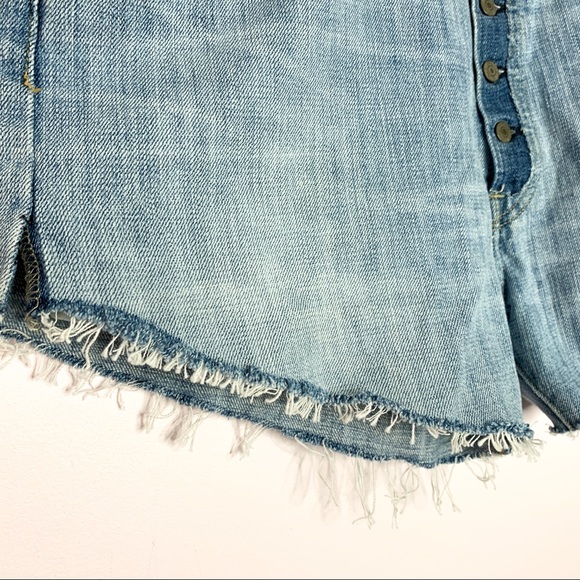 Levi’s 501 Button Fly Distressed boyfriend shorts - Picture 3 of 9